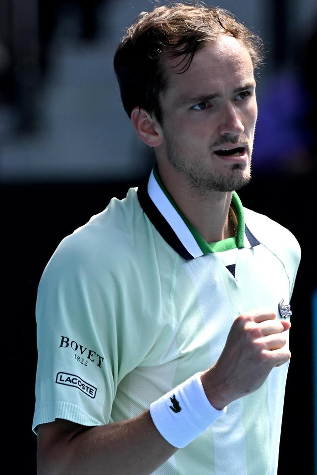 体育直击CBA：第三节仅9分 新疆66比82不敌北京